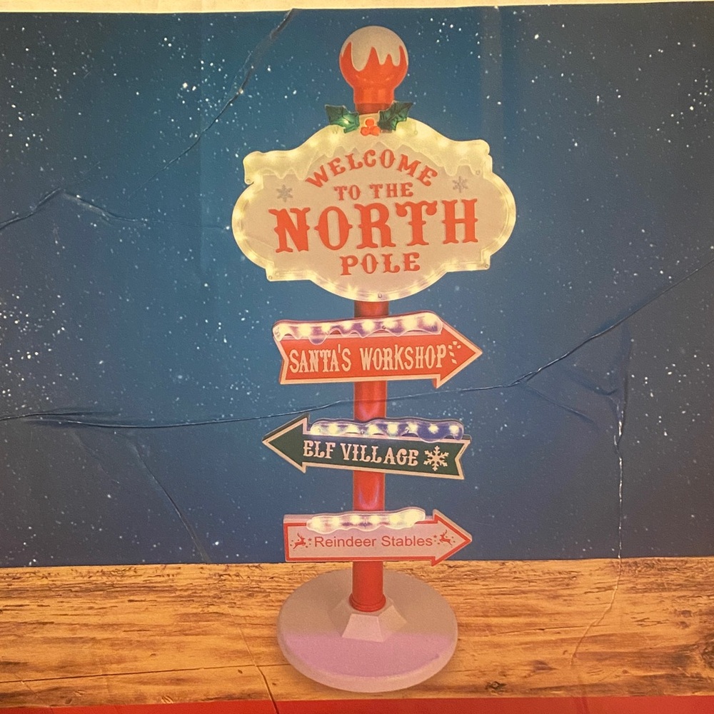 North Pole Christmas Sign WIth Lights